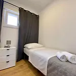 West Daire Zadar