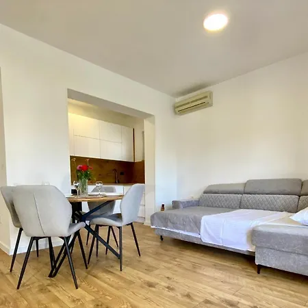 West Apartment *
